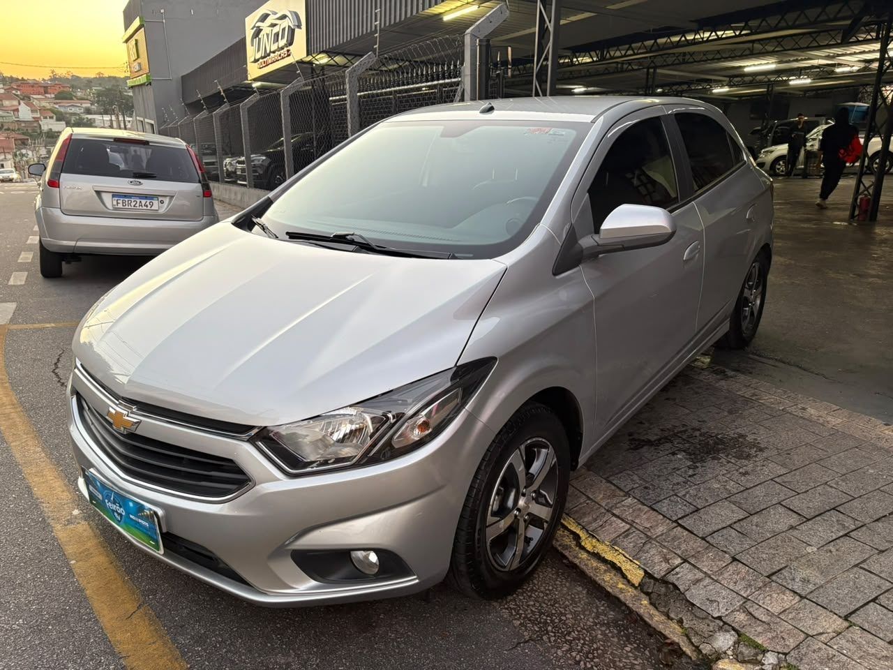 Chevrolet Onix 1.4AT LTZ 2018 seminovo em Vinhedo-SP