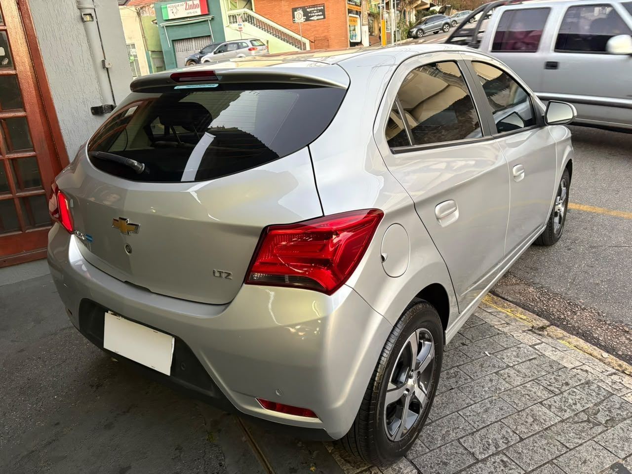 Chevrolet Onix 1.4AT LTZ 2018 seminovo em Vinhedo-SP - foto 2 de 8