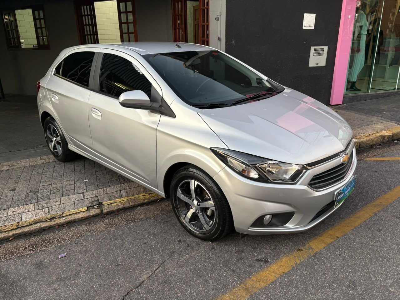 Chevrolet Onix 1.4AT LTZ 2018 seminovo em Vinhedo-SP - foto 3 de 8