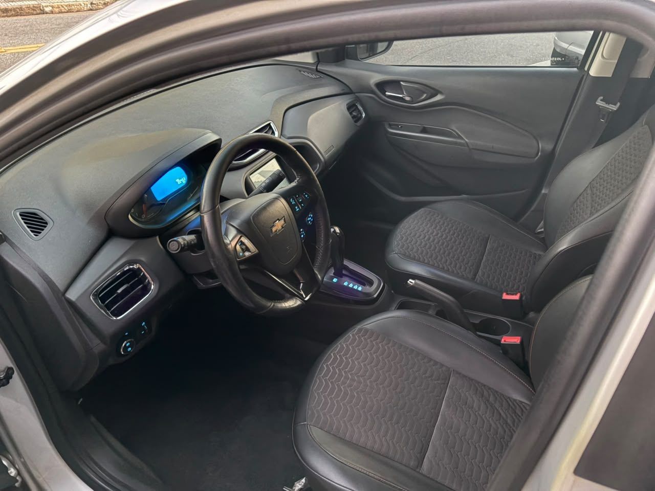 Chevrolet Onix 1.4AT LTZ 2018 seminovo em Vinhedo-SP - foto 6 de 8