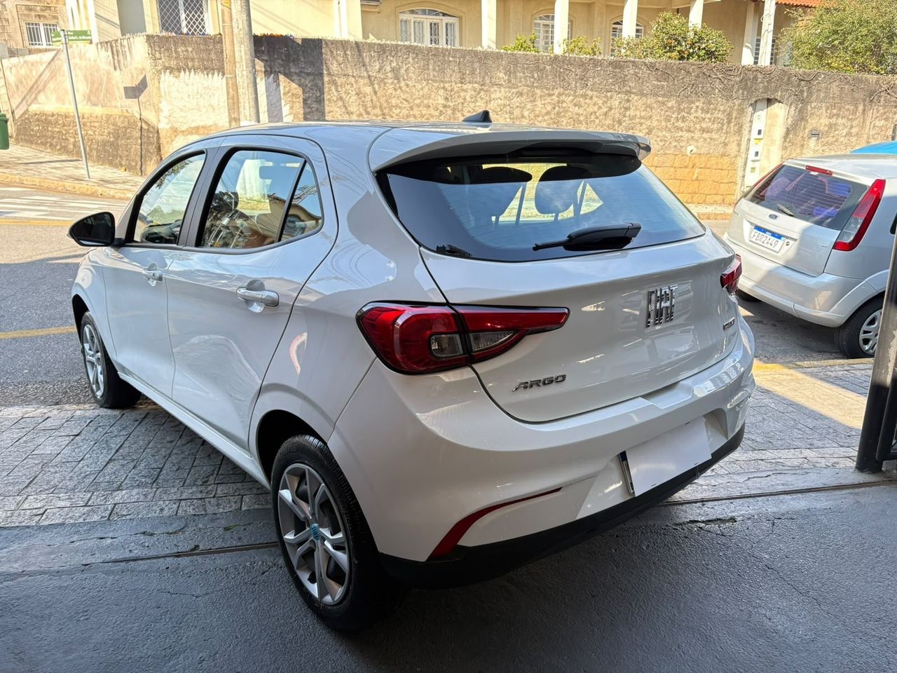 Fiat Argo Drive 1.0 2025 seminovo em Vinhedo-SP