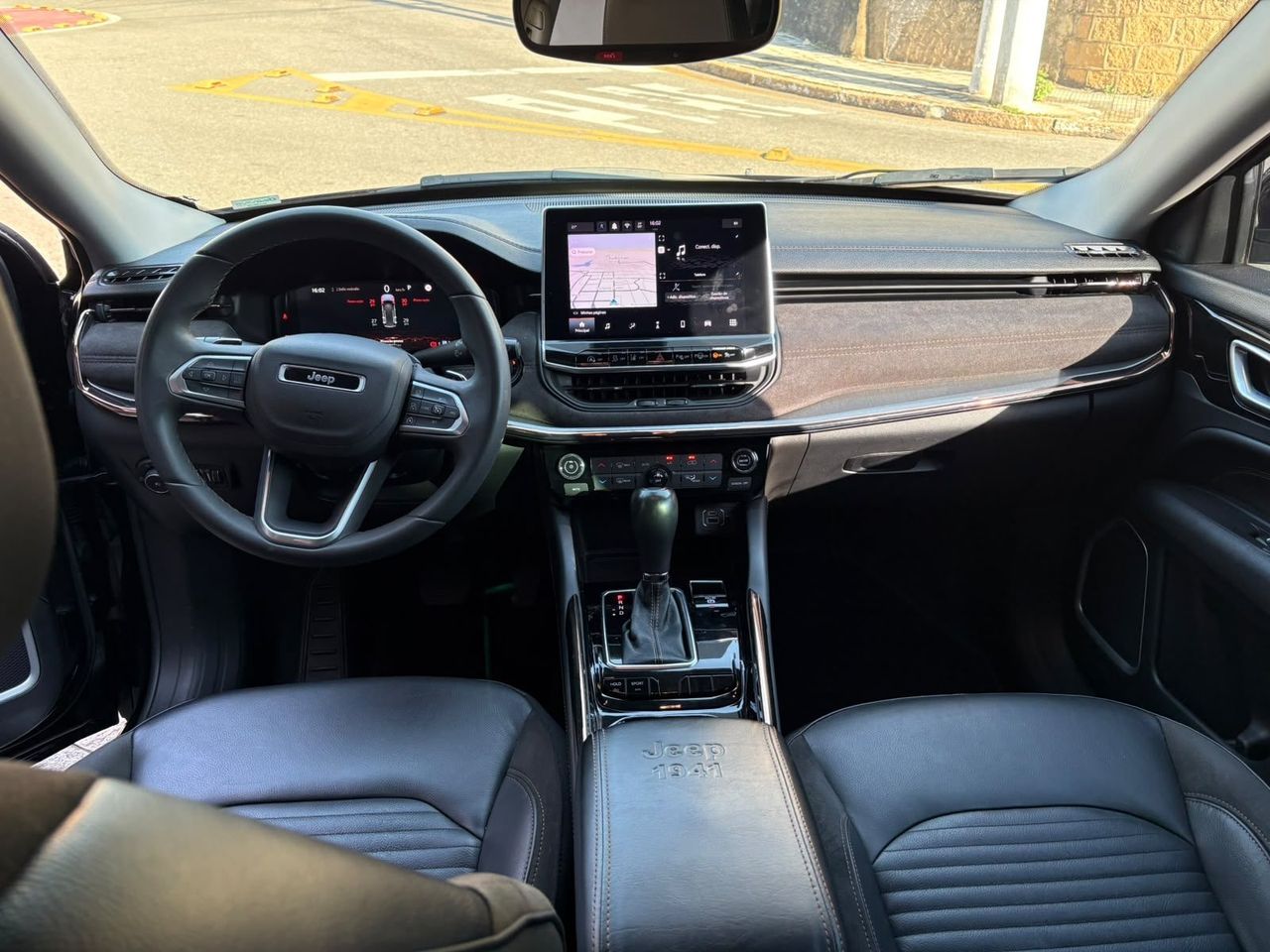 Jeep Commander Limited 1.3turbo 2023 seminovo em Vinhedo-SP - foto 6 de 10