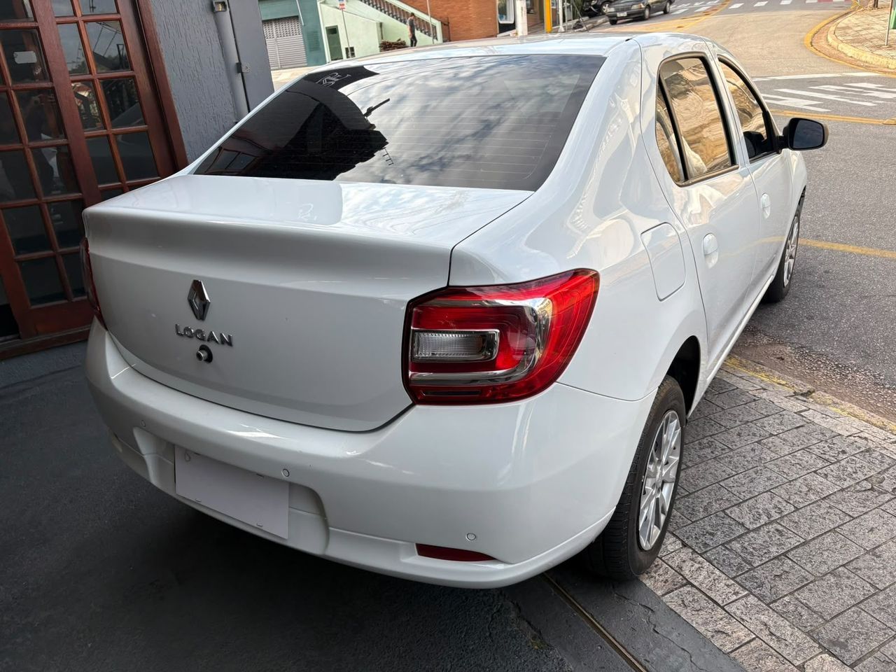 Renault Logan 1.0 Zen 2024 seminovo em Vinhedo-SP
