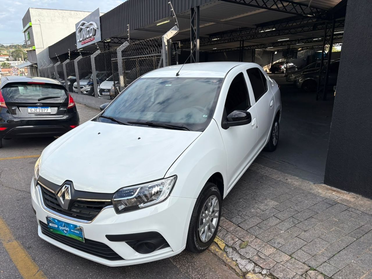 Renault Logan 1.0 Zen 2024 seminovo em Vinhedo-SP - foto 2 de 10