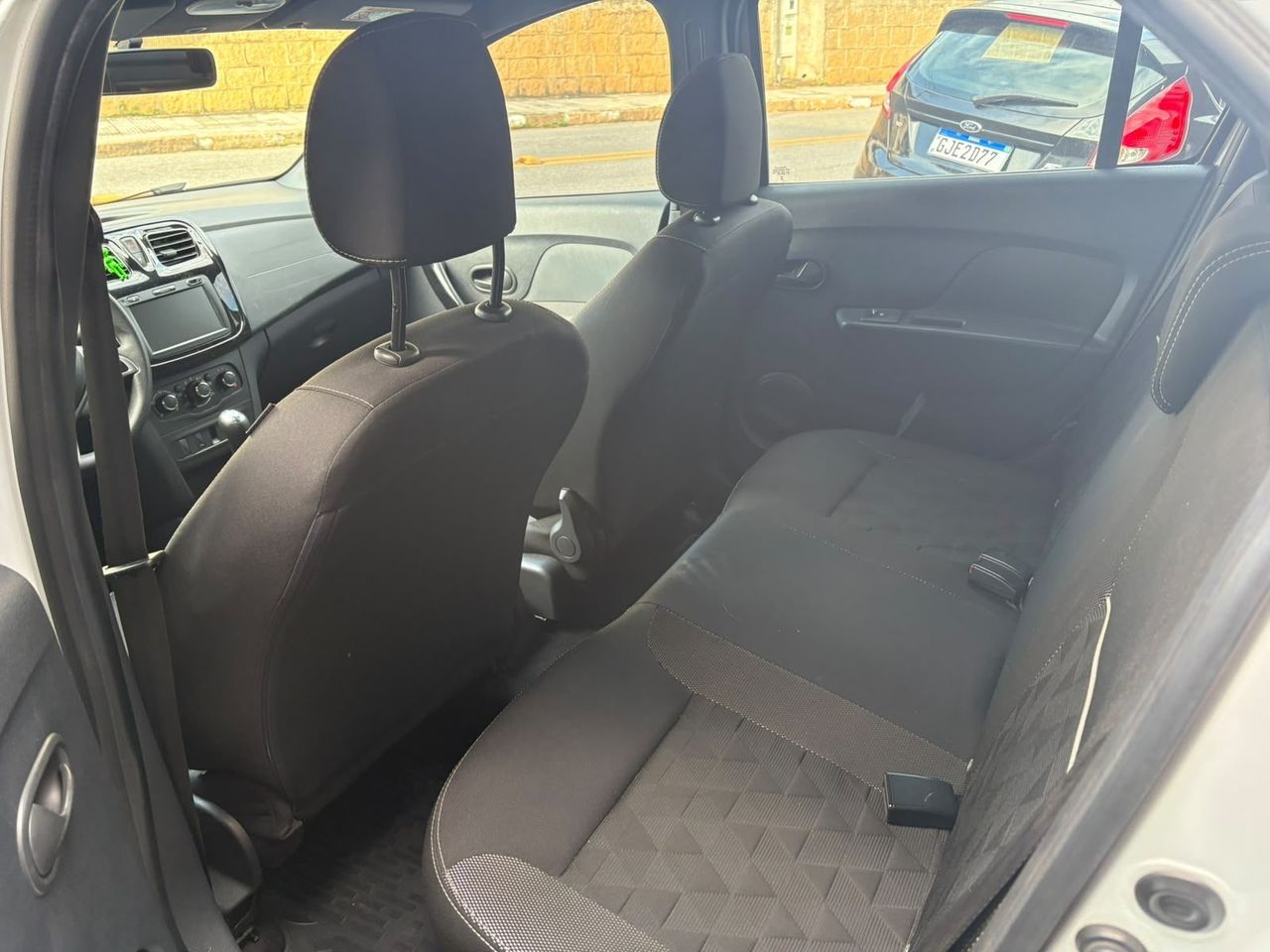 Renault Logan 1.0 Zen 2024 seminovo em Vinhedo-SP - foto 6 de 10