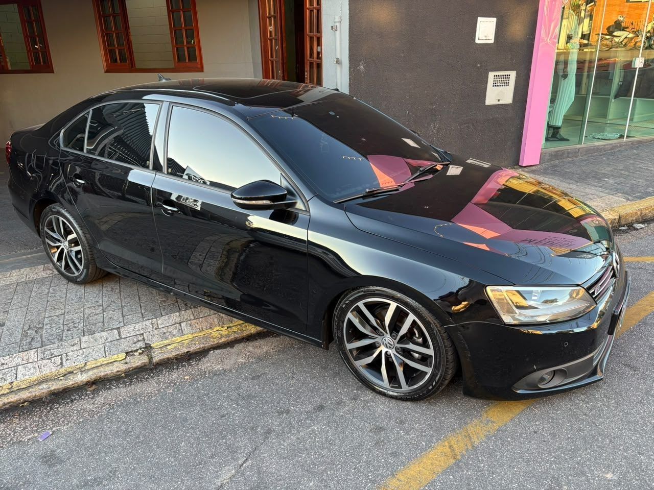 Volkswagen Jetta 2.0 Confortline 2014 seminovo em Vinhedo-SP - foto 3 de 8