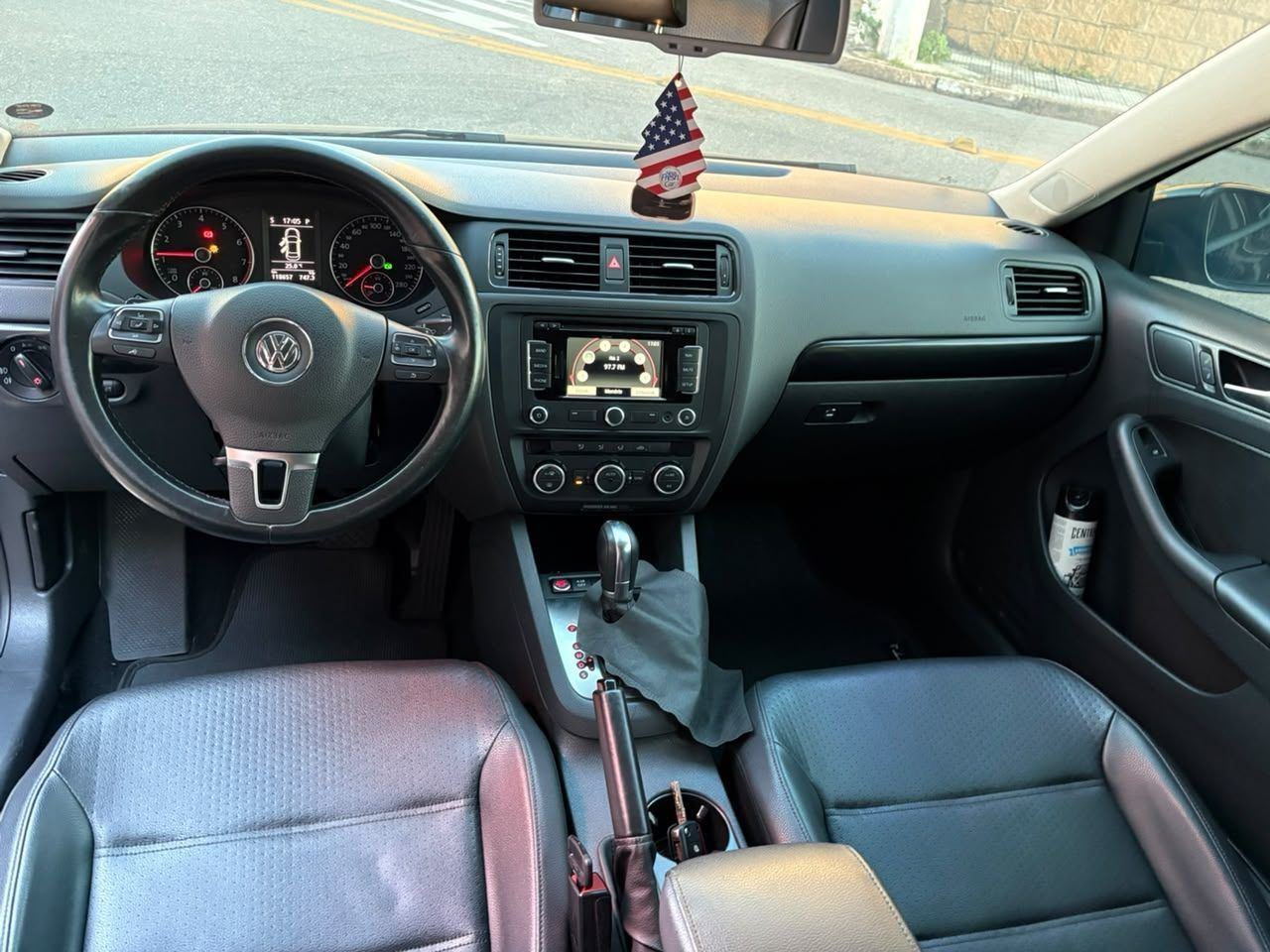 Volkswagen Jetta 2.0 Confortline 2014 seminovo em Vinhedo-SP - foto 7 de 8
